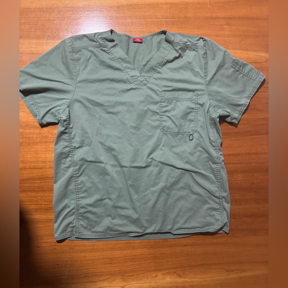 Men’s Dickies Green Short Sleeve Scrub Top Large